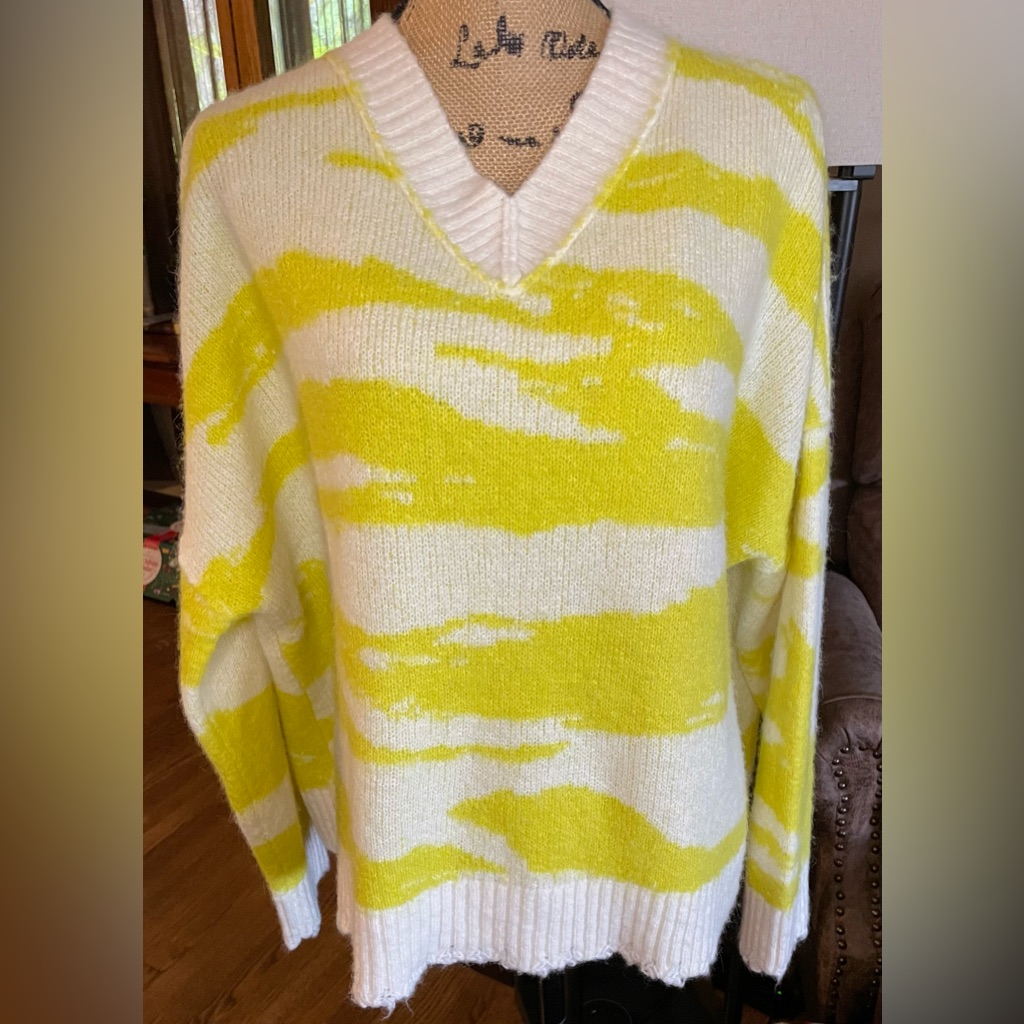All Saints Yellow And Cream V-Neck Sweater Sz Large